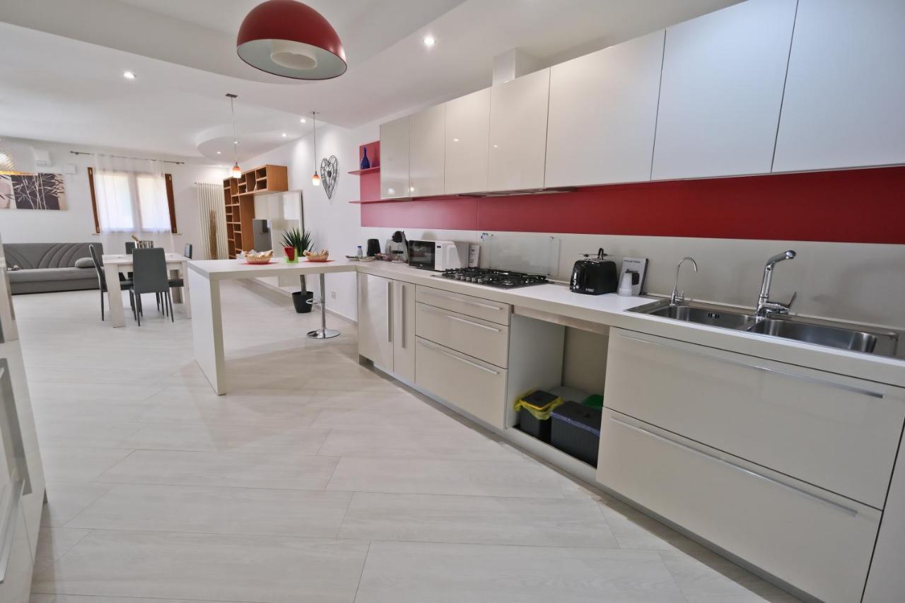 Modern House - 5 Stelle - Posto Auto Privato Appartamento Brindisi Esterno foto