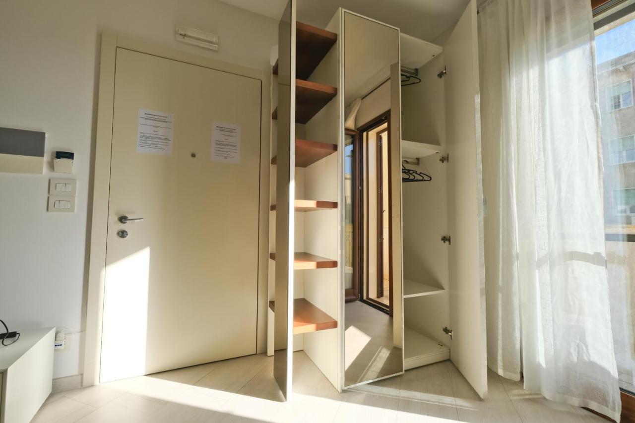 Modern House - 5 Stelle - Posto Auto Privato Appartamento Brindisi Esterno foto